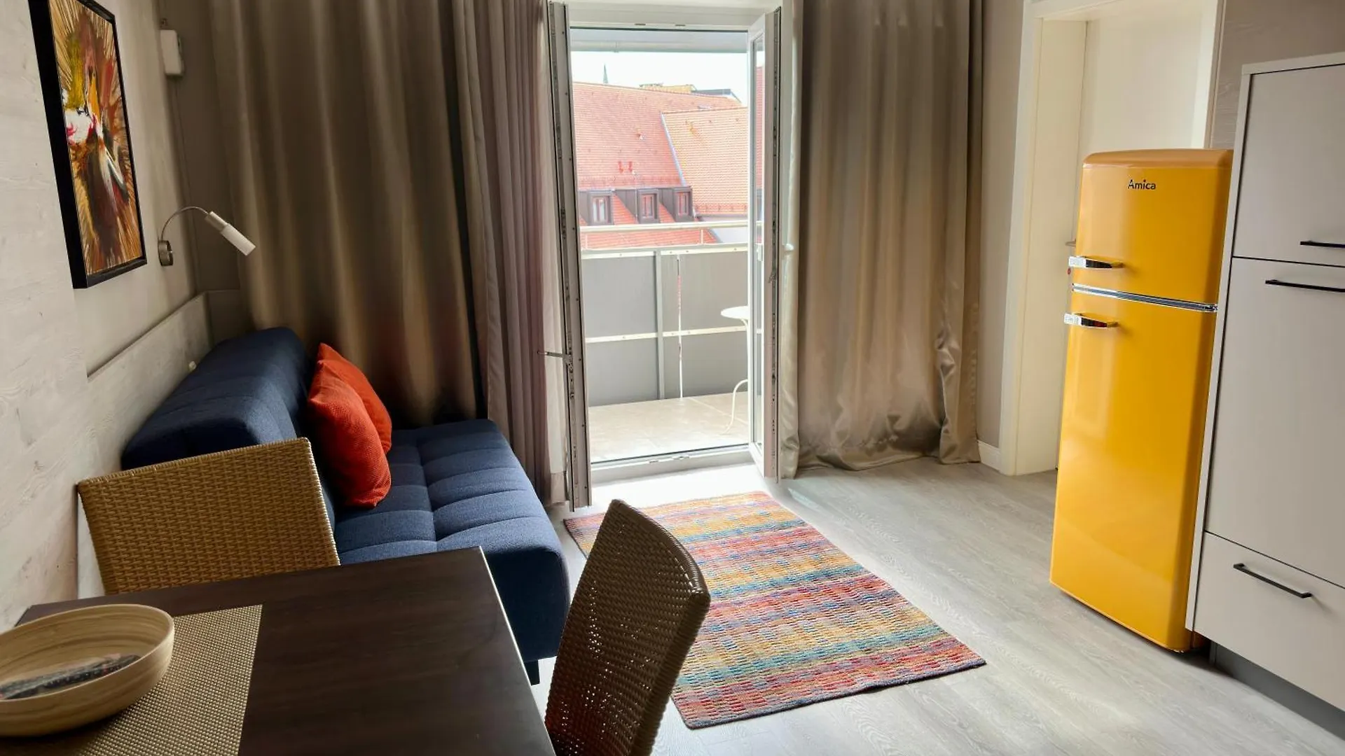 Hotel Central contacts